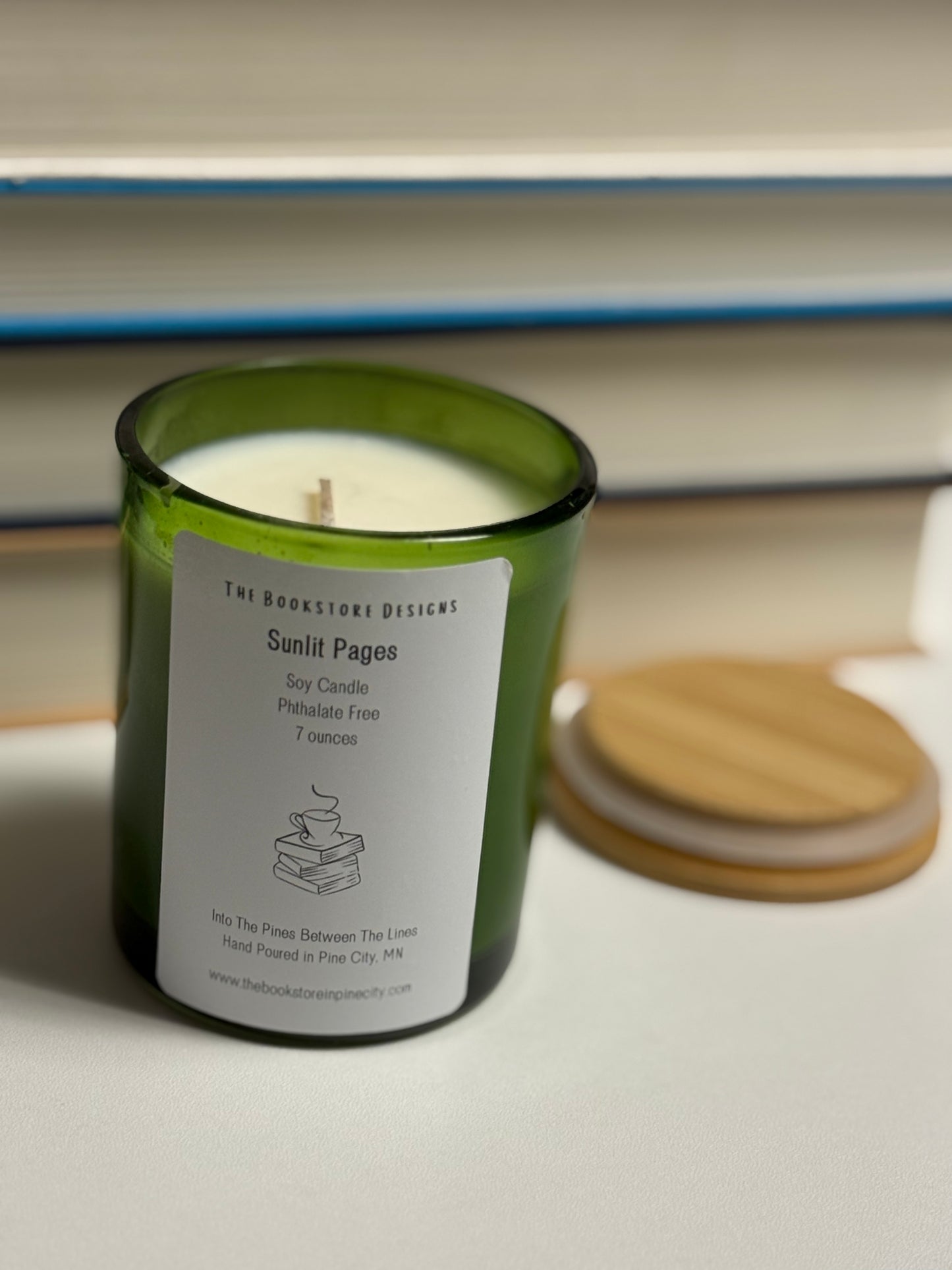 Soy Candle - Sunlit Pages - 7 ounces (White)